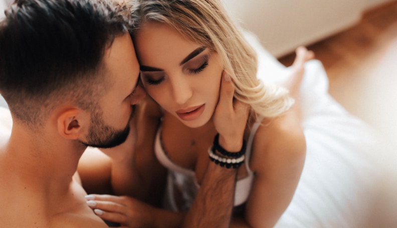 30 Ways to Please a Woman and Get Her Addicted Sexually and Emotionally pic