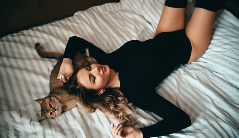 Woman Kissing Herself And Masturbating In The Mirror - How to Masturbate: 30 Solo Orgasm & Female Masturbation Secrets for Girls
