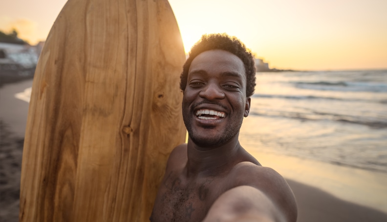 50 Selfie Poses and Tips to Try in 2024 (+5 FREEBIES)