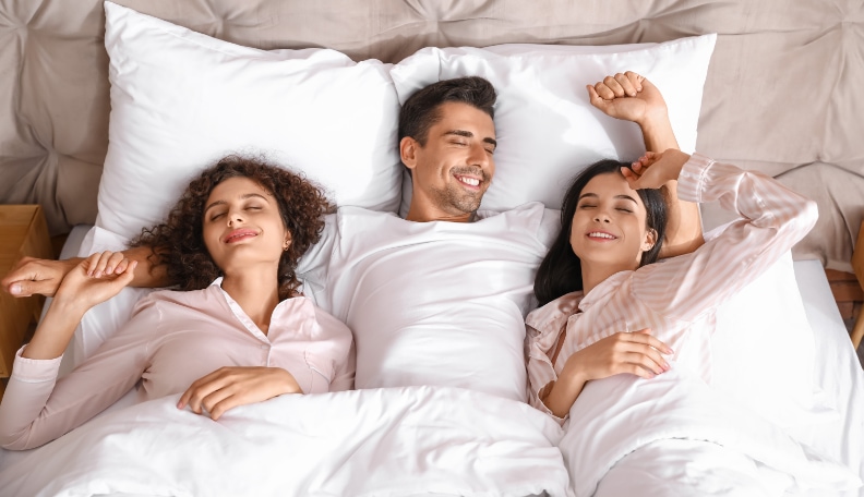 Best Friend Share Threesome - 21 Must-Know Ways to Ask Someone for a Threesome & Join You In Bed